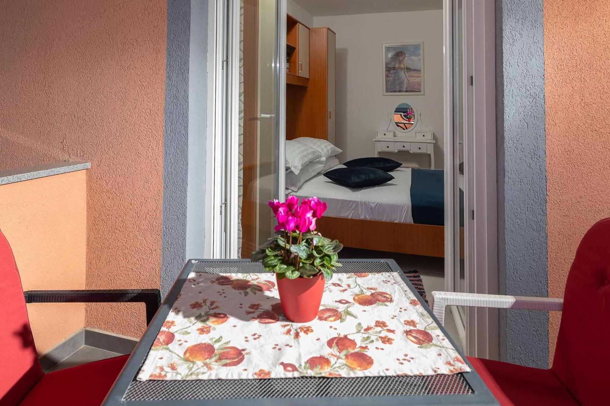 Apartments Mikanovic تْسْغيكفانِتْسا المظهر الخارجي الصورة