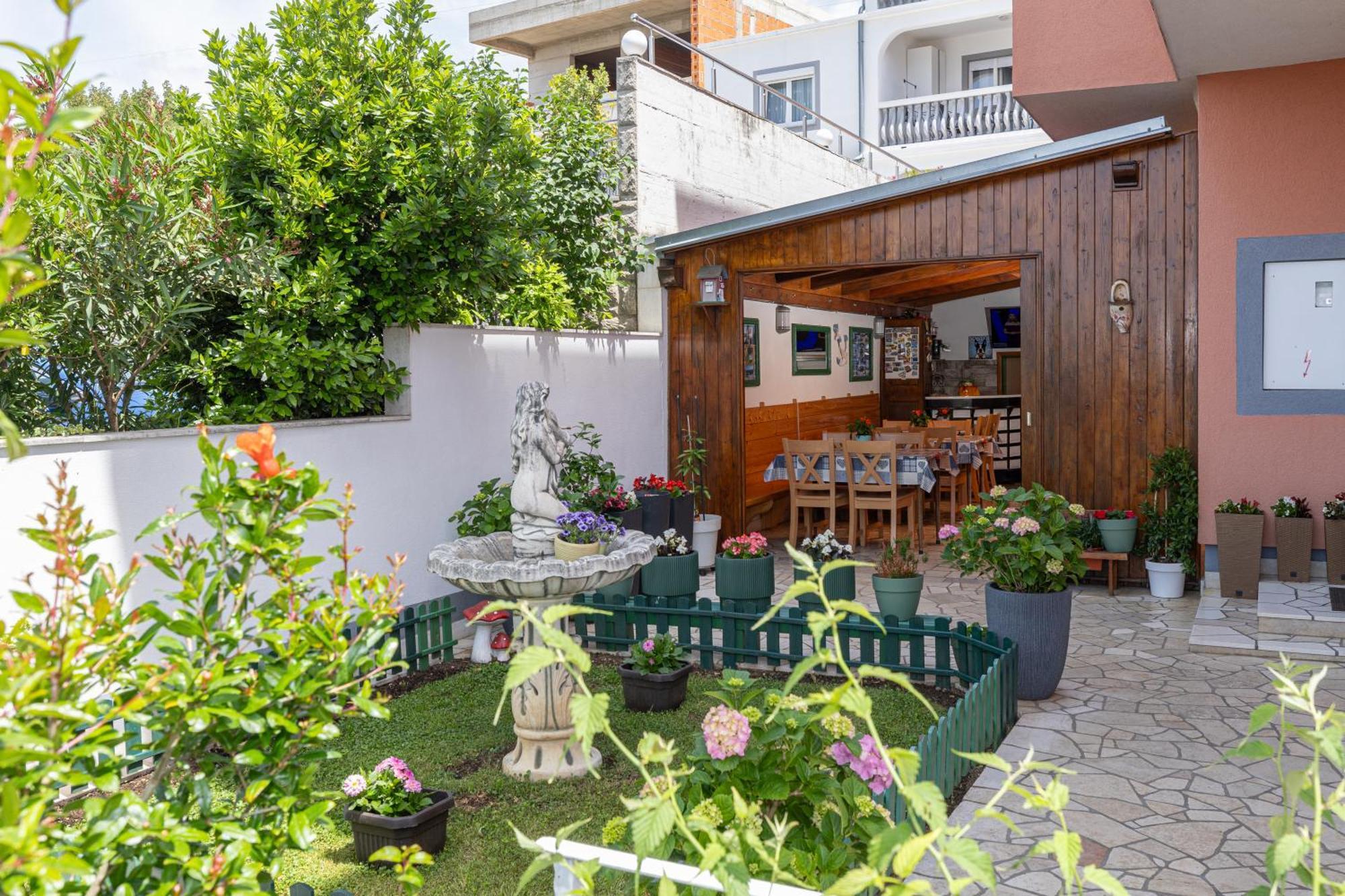 Apartments Mikanovic تْسْغيكفانِتْسا المظهر الخارجي الصورة