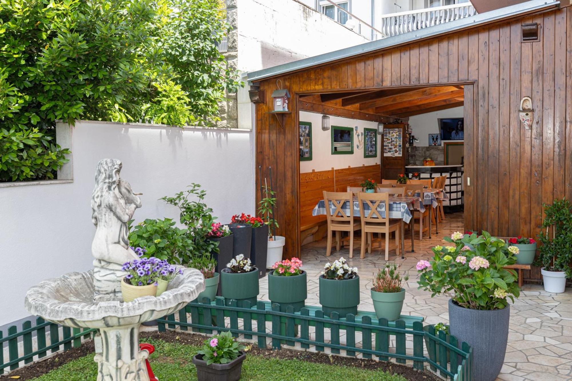 Apartments Mikanovic تْسْغيكفانِتْسا المظهر الخارجي الصورة